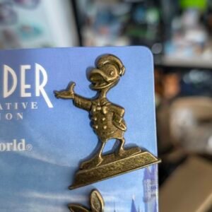 Donald Duck Annual Passholder Bronze Statue Pin